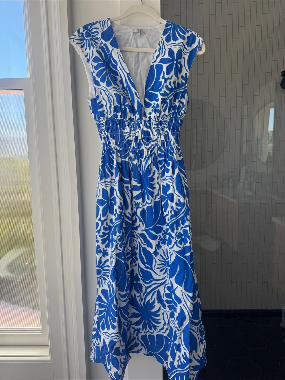 Pristine Rails Blue & White Floral V-Neck Smocked Midi Dress